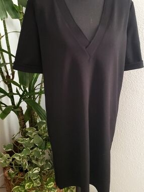 Zara Classic Black V-Neck Short Sleeve Dress Size M